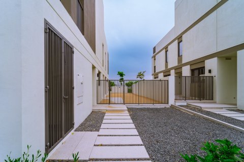 Villa in Dubai Sports City, Dubai 4 bedrooms, 269 sq.m. № 139669 - photo 18