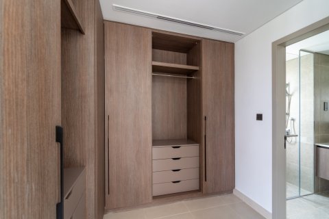 Villa in Dubai Sports City, Dubai 4 bedrooms, 269 sq.m. № 139669 - photo 11