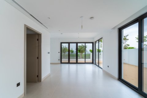 Villa in Dubai Sports City, Dubai 4 bedrooms, 269 sq.m. № 139669 - photo 2