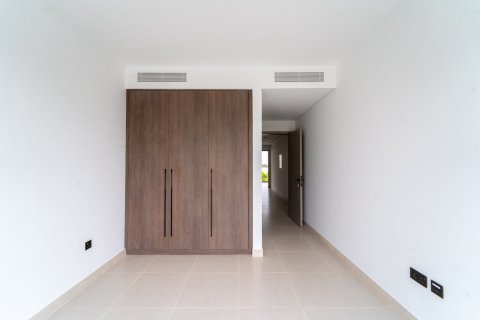 Villa in Dubai Sports City, Dubai 4 bedrooms, 269 sq.m. № 139669 - photo 15