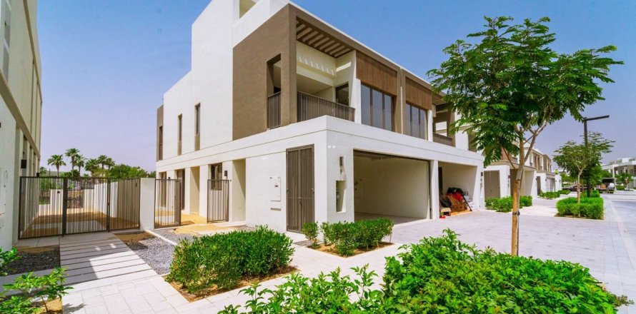 Villa in Dubai Sports City, Dubai 4 bedrooms, 269 sq.m. № 139669