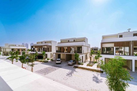 Villa in Dubai Sports City, Dubai 4 bedrooms, 269 sq.m. № 139669 - photo 23