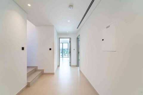 Villa in Dubai Sports City, Dubai 4 bedrooms, 269 sq.m. № 139669 - photo 8