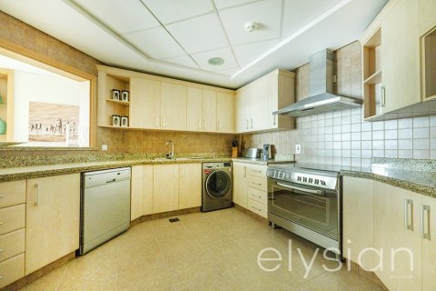 Снять в аренду квартиру в Пальме Джумейре, Дубай: 3 спальни, 203м², № 37944 - фото 3
