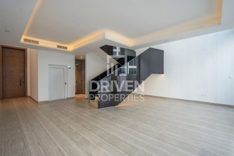 Снять в аренду таунхаус в Аль-Барари, Дубай: 4 спальни, 180.32м², № 128227 - фото 2