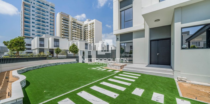 Villa en Murooj Al Furjan, Al Furjan, Dubai, 4 dormitorios, 575 m², № 16016