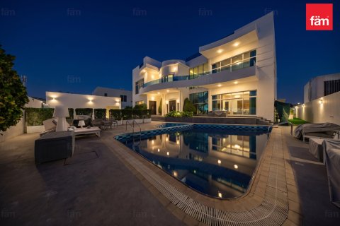 Villa in Al Barsha, Dubai 5 bedrooms, 1114.8 sq.m. № 117714