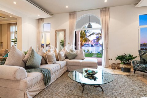 Villa in Signature Villas, Palm Jumeirah, Dubai 6 bedrooms, 1245 sq.m. № 37933 - photo 3