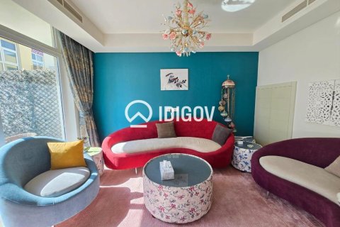 Снять в аренду таунхаус в Дубае: 3 спальни, 142.14м², № 124629 - фото 4