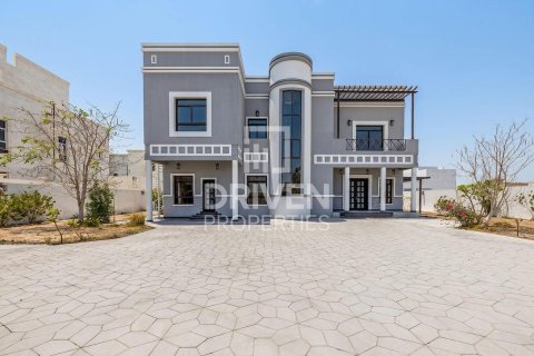 Снять в аренду виллу в Nadd Al Sheba, Дубай: 6 спален, 1468.05м², № 128968 - фото 26