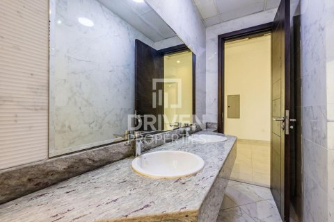 Снять в аренду виллу в Nadd Al Sheba, Дубай: 6 спален, 1468.05м², № 128968 - фото 21