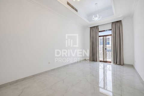 Снять в аренду виллу в Nadd Al Sheba, Дубай: 6 спален, 1468.05м², № 128968 - фото 16