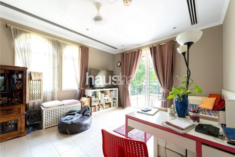 Villa in Legacy, Jumeirah Park, Dubai 4 bedrooms, 403 sq.m. № 43434 - photo 21