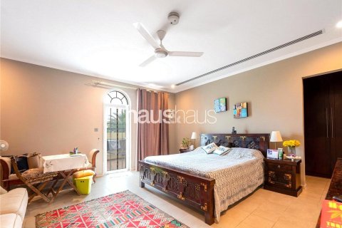 Villa in Legacy, Jumeirah Park, Dubai 4 bedrooms, 403 sq.m. № 43434 - photo 17