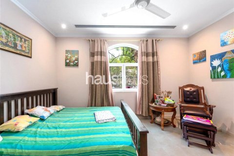 Villa in Legacy, Jumeirah Park, Dubai 4 bedrooms, 403 sq.m. № 43434 - photo 16