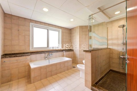 Villa en Dubai Investment Park, Dubai, 5 dormitorios, 577 m², № 43436 - foto 25