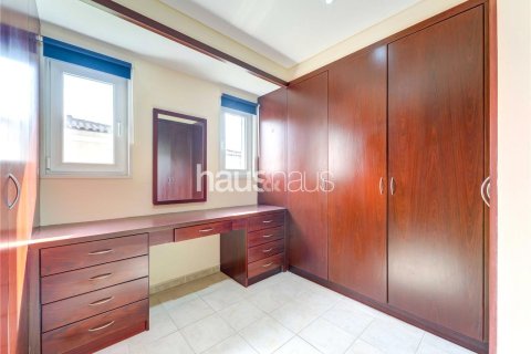 Villa en Dubai Investment Park, Dubai, 5 dormitorios, 577 m², № 43436 - foto 24