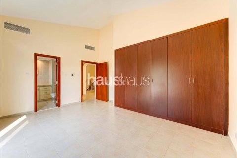 Villa en Dubai Investment Park, Dubai, 5 dormitorios, 577 m², № 43436 - foto 29