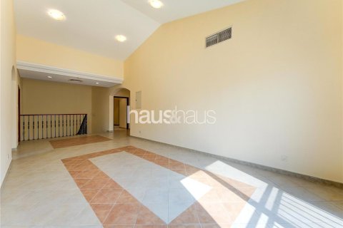 Villa en Dubai Investment Park, Dubai, 5 dormitorios, 577 m², № 43436 - foto 17
