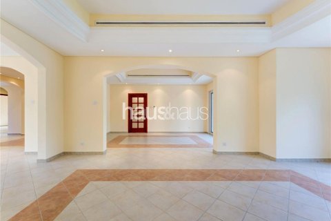 Villa en Dubai Investment Park, Dubai, 5 dormitorios, 577 m², № 43436 - foto 8