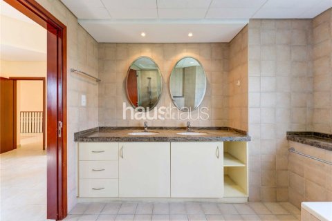 Villa en Dubai Investment Park, Dubai, 5 dormitorios, 577 m², № 43436 - foto 26