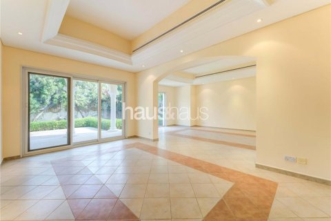 Villa en Dubai Investment Park, Dubai, 5 dormitorios, 577 m², № 43436 - foto 9