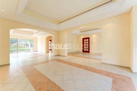 Villa en Dubai Investment Park, Dubai, 5 dormitorios, 577 m², № 43436 - foto 6