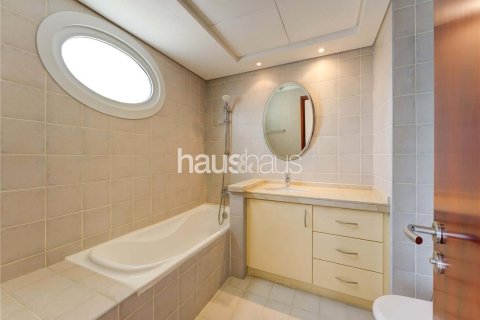 Villa en Dubai Investment Park, Dubai, 5 dormitorios, 577 m², № 43436 - foto 30