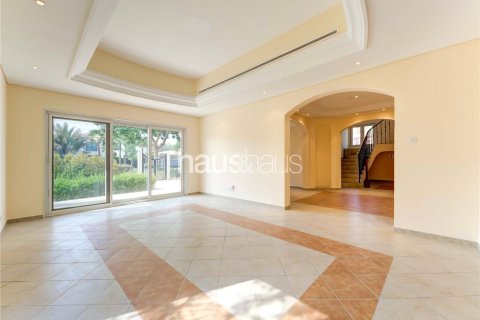 Villa en Dubai Investment Park, Dubai, 5 dormitorios, 577 m², № 43436 - foto 7
