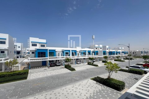 Adosado en Damac Lagoons, Dubai, 5 dormitorios, 219.62 m², № 127783 - foto 23