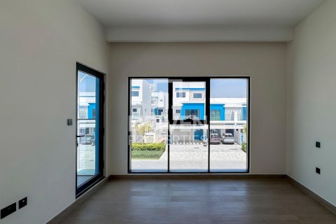Adosado en Damac Lagoons, Dubai, 5 dormitorios, 219.62 m², № 127783 - foto 13