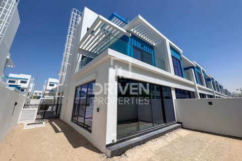 Adosado en Damac Lagoons, Dubai, 5 dormitorios, 219.62 m², № 127783 - foto 4
