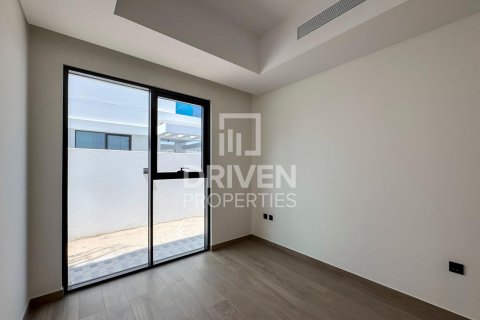 Adosado en Damac Lagoons, Dubai, 5 dormitorios, 219.62 m², № 127783 - foto 7