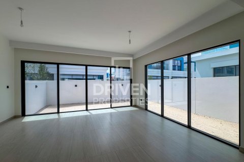 Adosado en Damac Lagoons, Dubai, 5 dormitorios, 219.62 m², № 127783 - foto 5