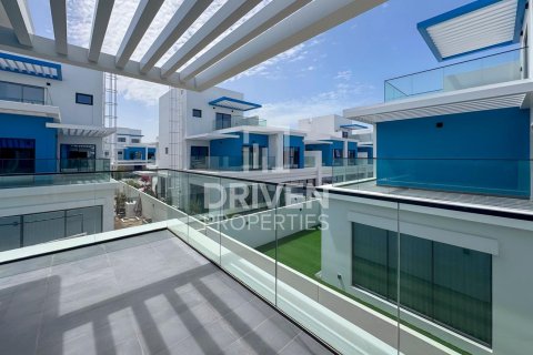 Adosado en Damac Lagoons, Dubai, 5 dormitorios, 219.62 m², № 127783 - foto 24