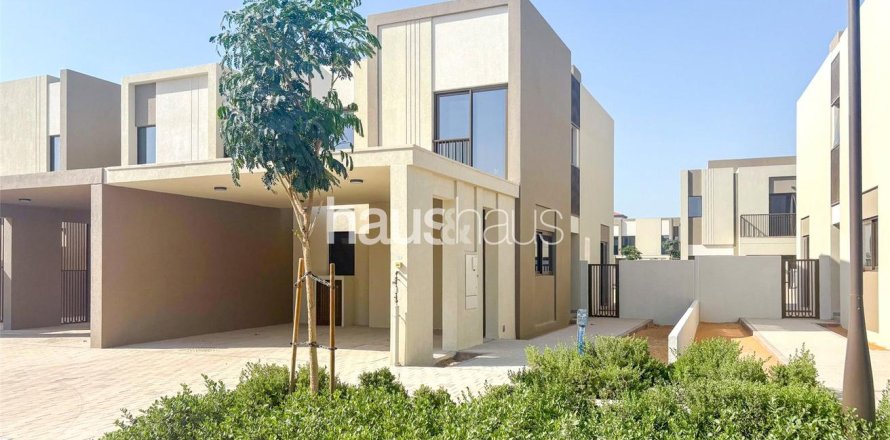 Adosado en Villanova, Dubai Land, Dubai, 4 dormitorios, 216 m², № 43725