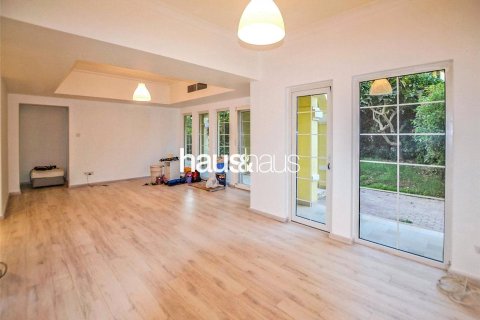 Villa in Dubai Land, Dubai 2 bedrooms, 169 sq.m. № 43727 - photo 3