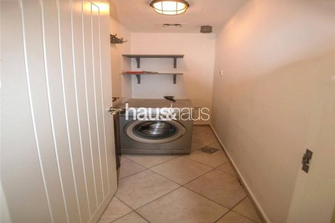 Villa in Dubai Land, Dubai 2 bedrooms, 169 sq.m. № 43727 - photo 15
