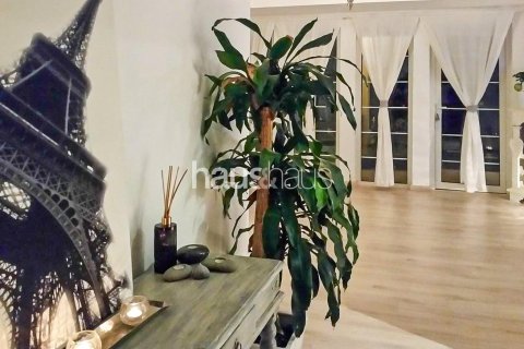 Villa in Dubai Land, Dubai 2 bedrooms, 169 sq.m. № 43727 - photo 13