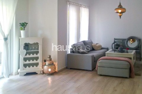 Villa in Dubai Land, Dubai 2 bedrooms, 169 sq.m. № 43727 - photo 10