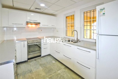 Villa in Dubai Land, Dubai 2 bedrooms, 169 sq.m. № 43727 - photo 2