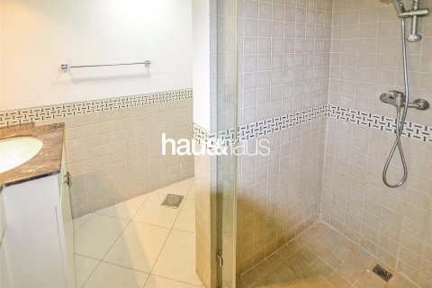 Villa in Dubai Land, Dubai 2 bedrooms, 169 sq.m. № 43727 - photo 6