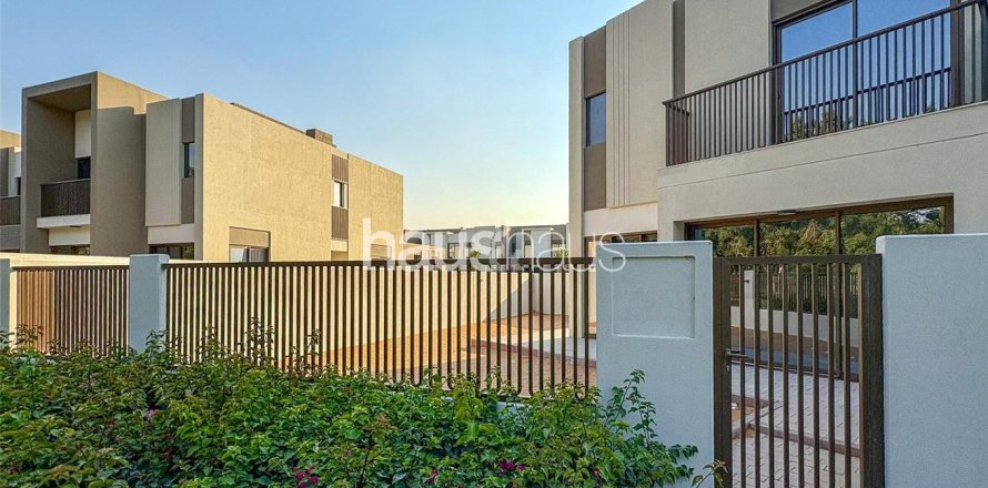 Adosado en Villanova, Dubai Land, Dubai, 4 dormitorios, 214 m², № 43723