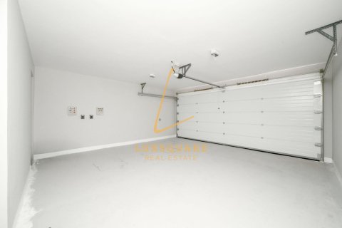 Villa in Al Furjan, Dubai 5 bedrooms, 600 sq.m. № 114186 - photo 24