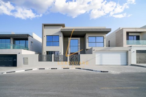 Villa in Al Furjan, Dubai 5 bedrooms, 600 sq.m. № 114186 - photo 25