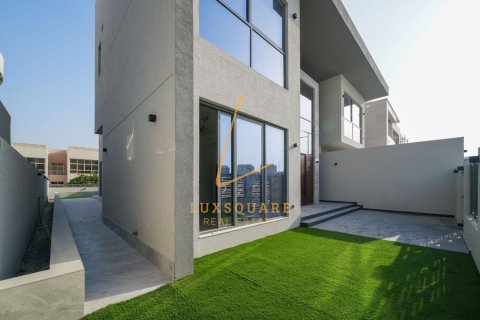 Villa in Al Furjan, Dubai 5 bedrooms, 600 sq.m. № 114186 - photo 26