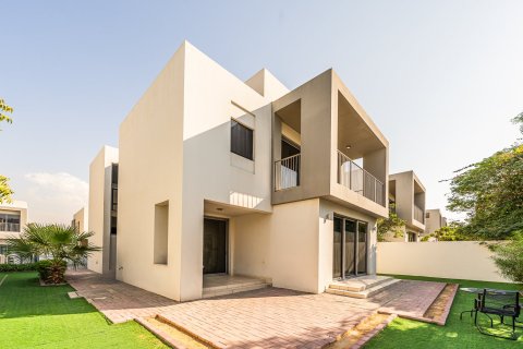 Villa in Dubai Hills Estate, Dubai 3 bedrooms, 450.58 sq.m. № 136534