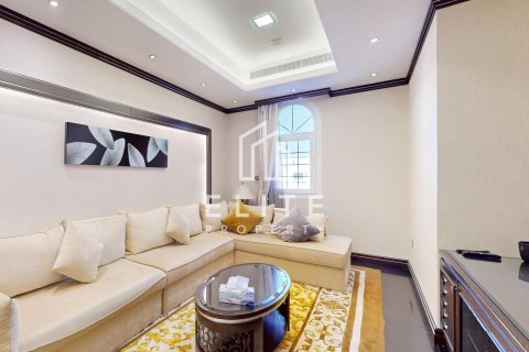 Villa in Al Jafiliya, Dubai 6 bedrooms, 741 sq.m. № 121402 - photo 17