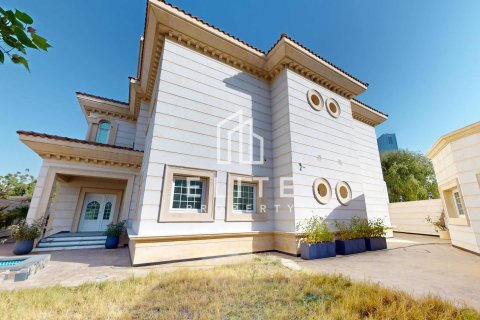 Villa in Al Jafiliya, Dubai 6 bedrooms, 741 sq.m. № 121402