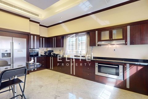 Villa in Al Jafiliya, Dubai 6 bedrooms, 741 sq.m. № 121402 - photo 8
